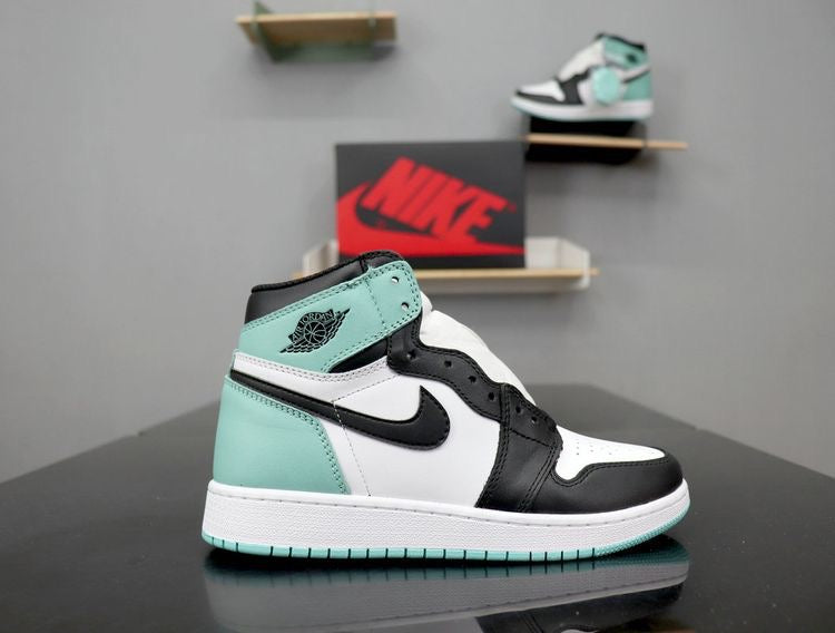 Air Jordan 1 Retro High Igloo