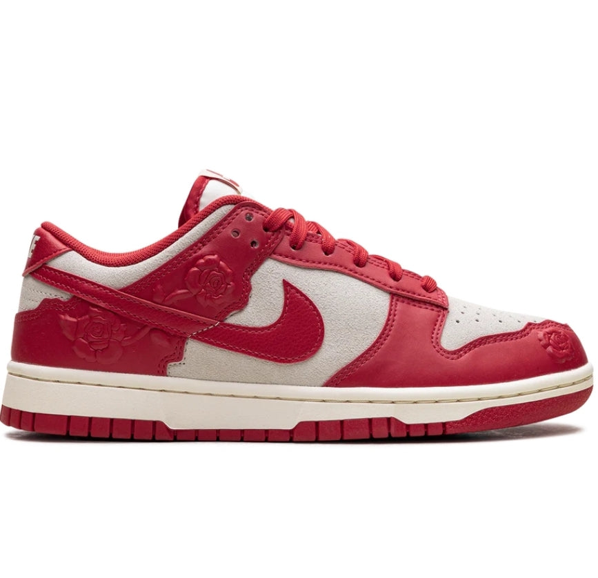 Nike Dunk Low WMNS "Red Roses"