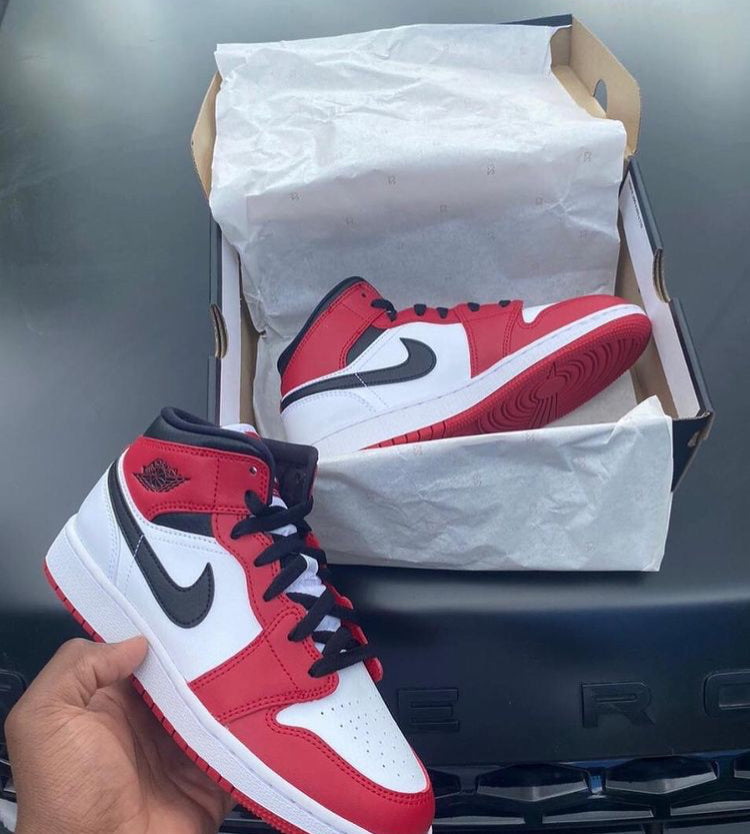 Air Jordan 1 Mid Chicago 2020
