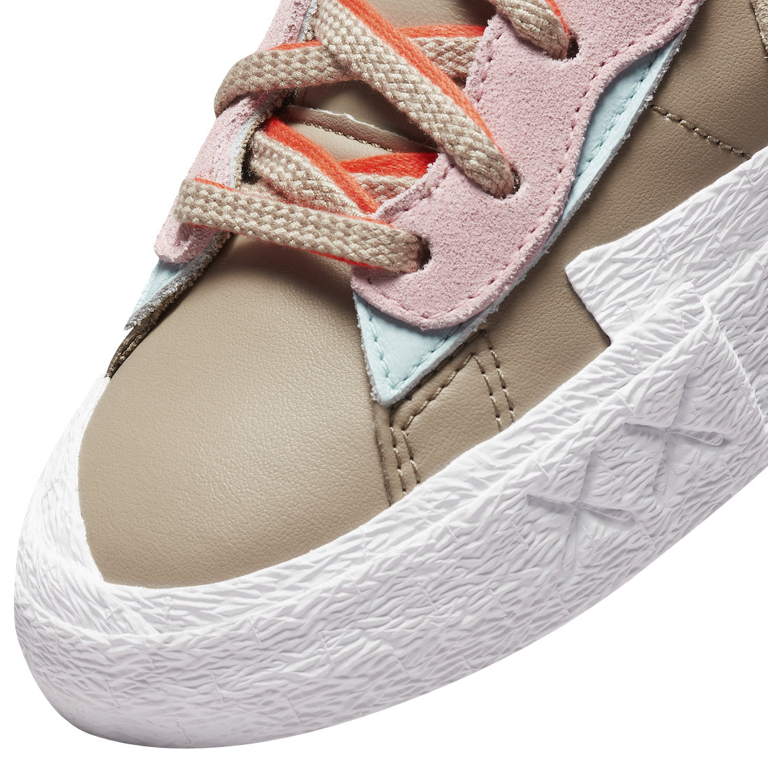 Kaws X Sacai X Nike Blazer Low “Reed“