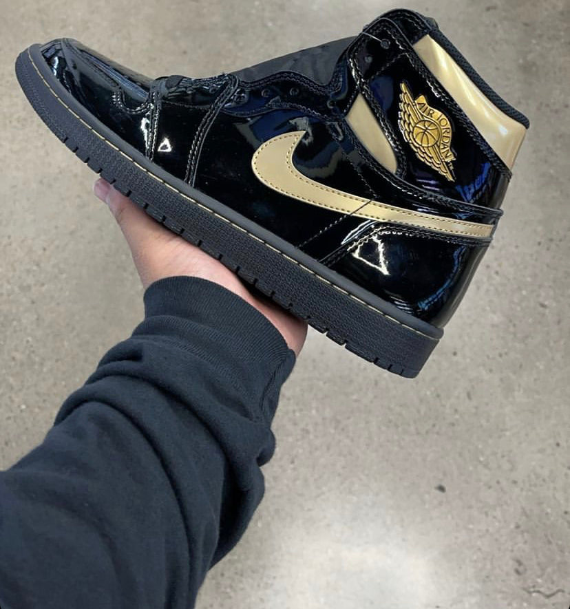 Air Jordan 1 Retro High OG 'Black Metallic Gold'