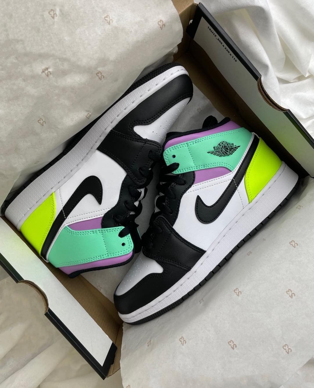 Air Jordan 1 Mid 'Pastel'