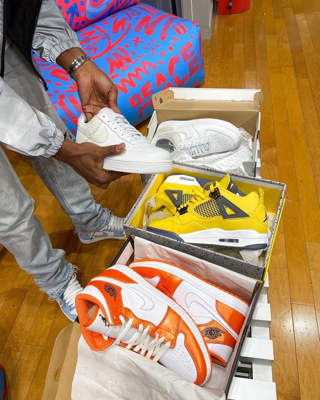 Air Jordan 1 Mid SE 'Electro Orange'