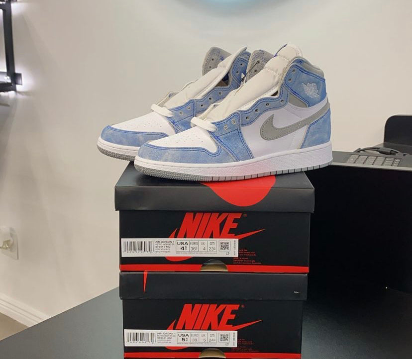 Air Jordan 1 Retro High OG 'Hyper Royal'