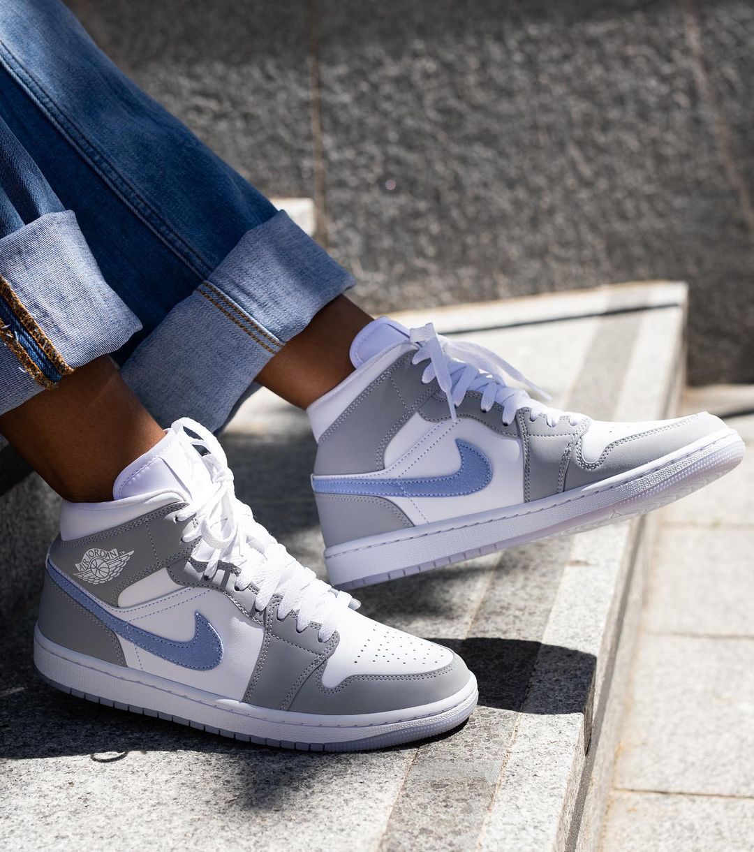 Wmns Air Jordan 1 Mid “White Wolf Aluminum”