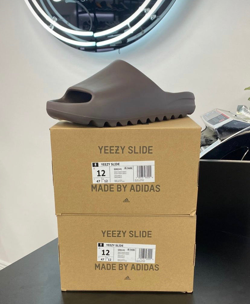 Yeezy Slides 'Soot' 2021