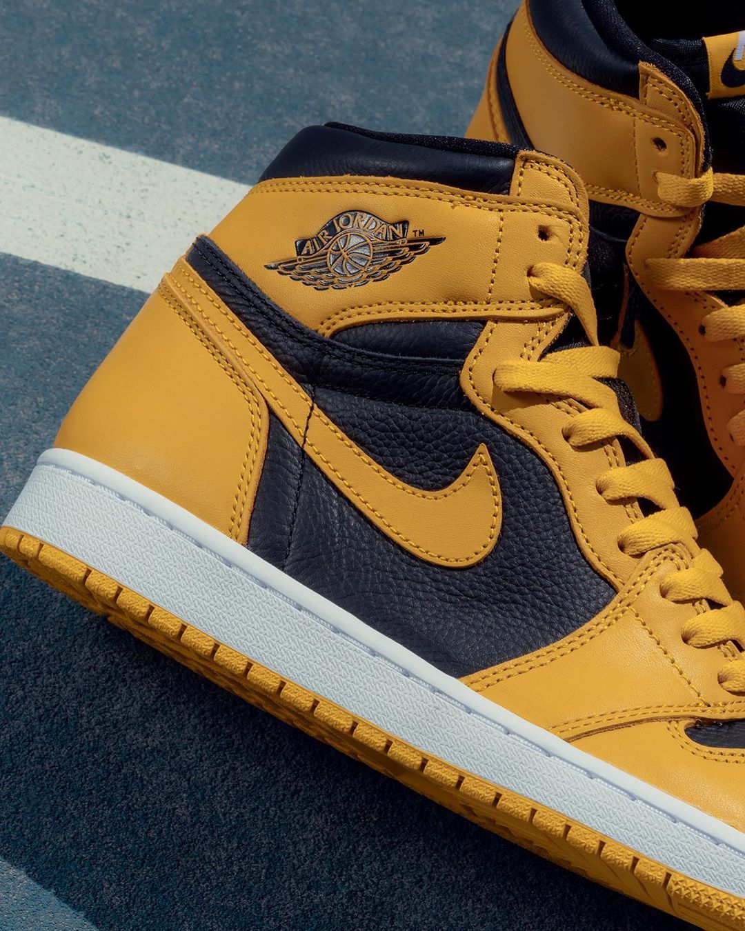 Air Jordan 1 High Retro OG 'Pollen'