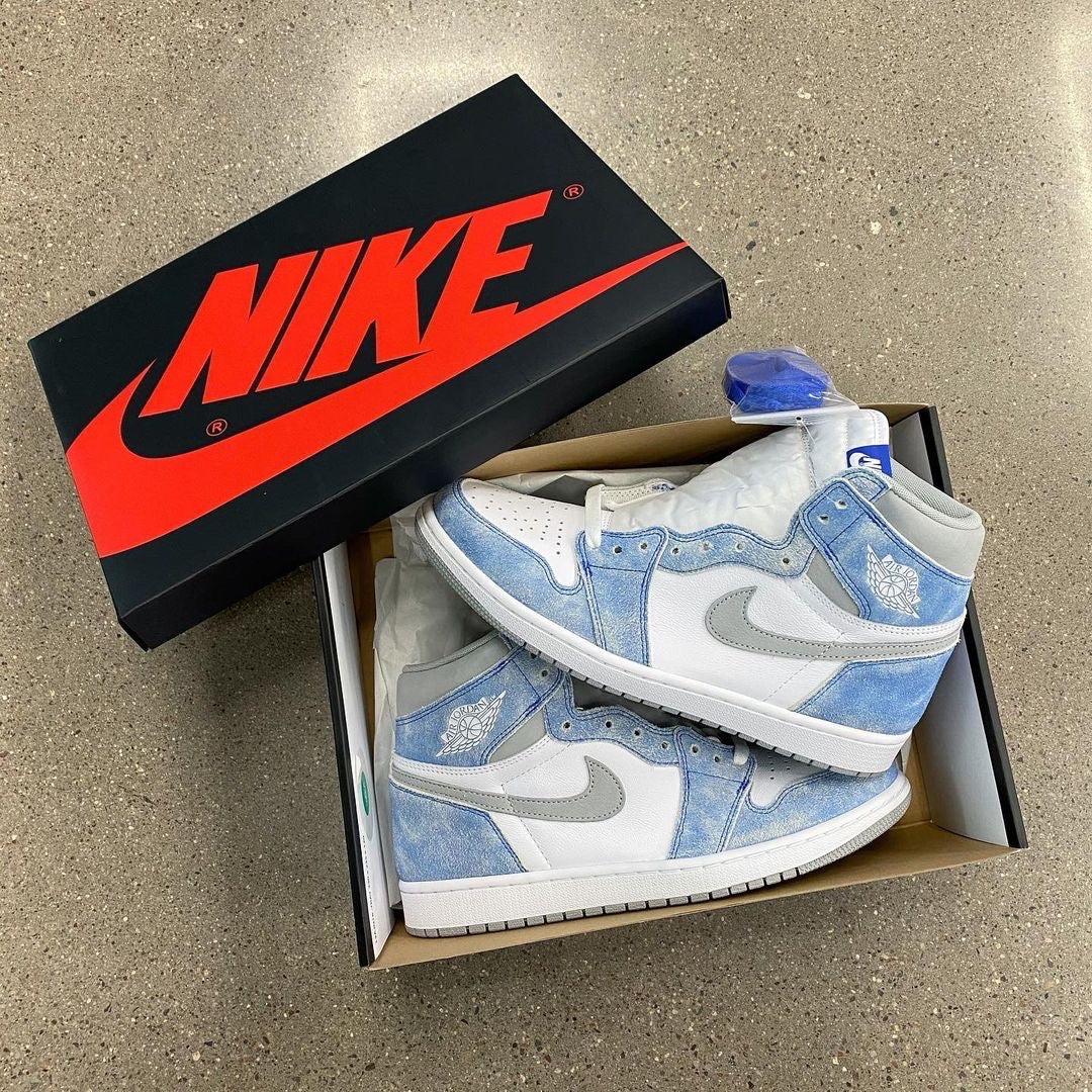 Air Jordan 1 Retro High OG 'Hyper Royal'