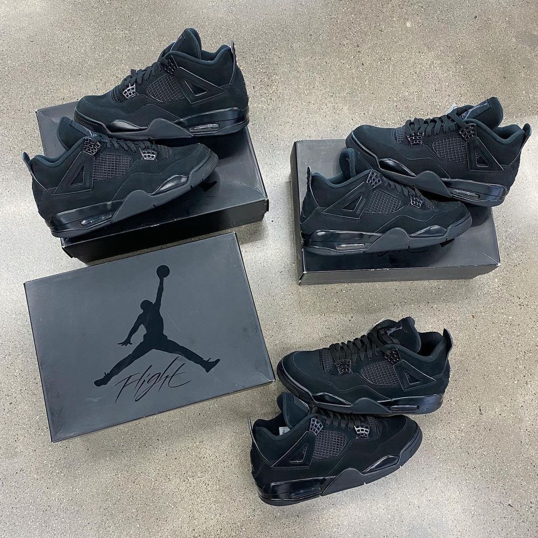 Air Jordan 4 Retro  “Black Cat”