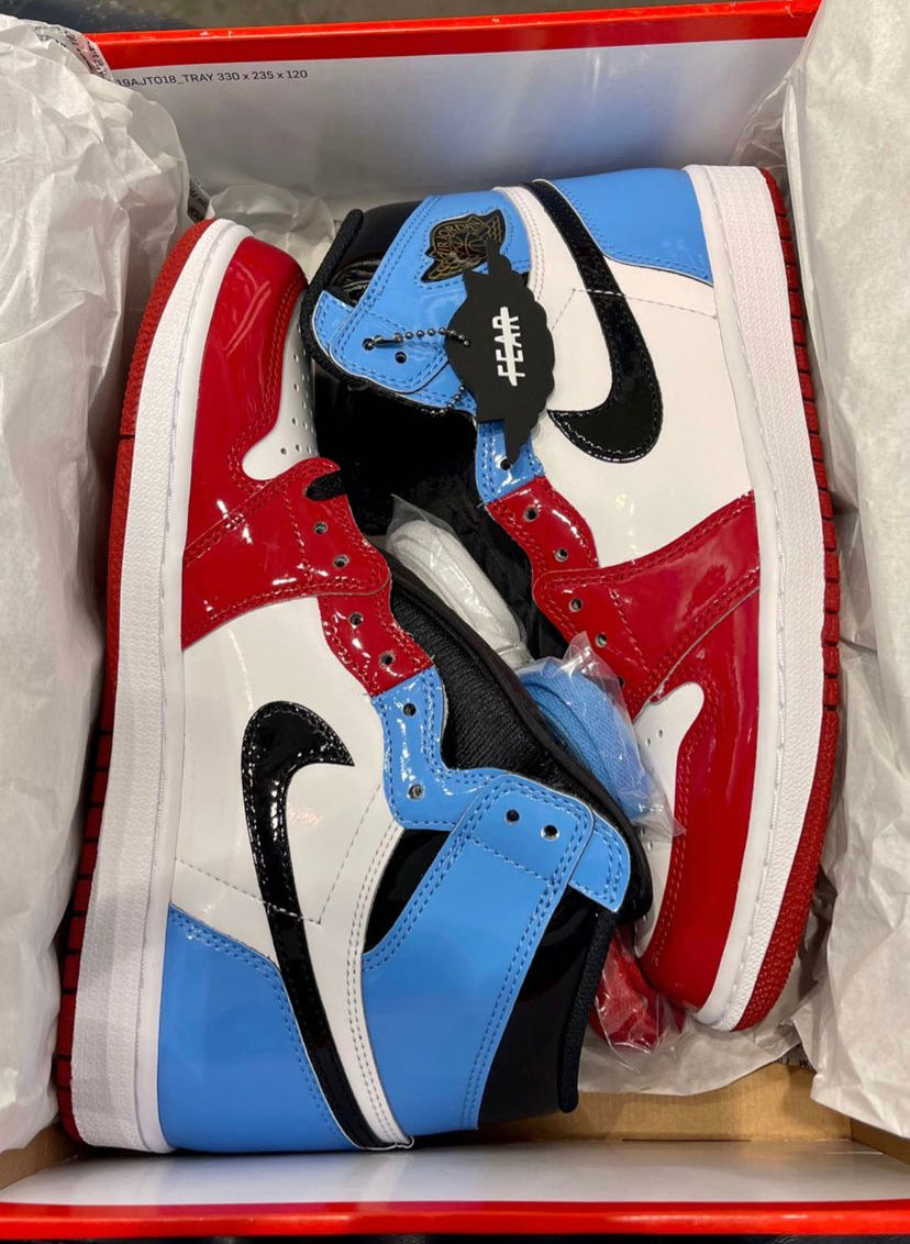 Air Jordan 1 Retro High Fearless UNC Chicago