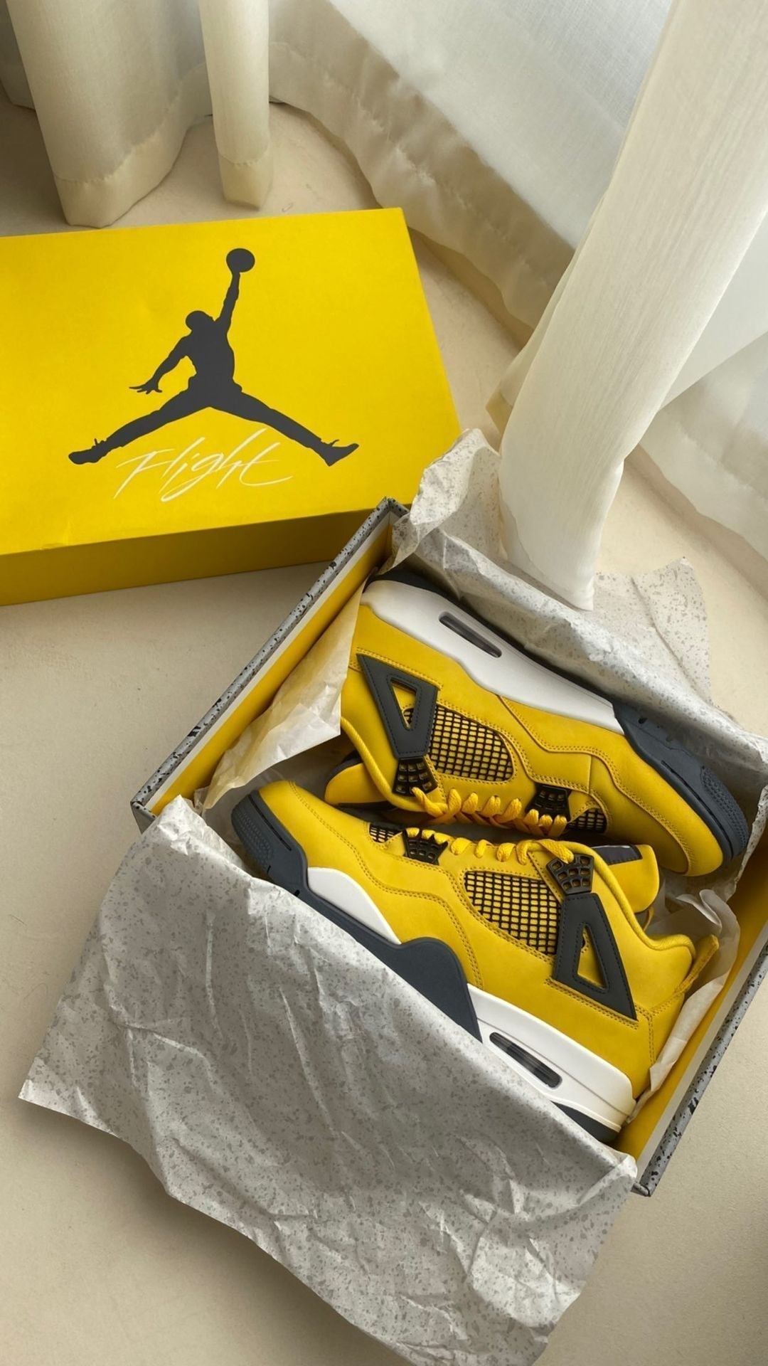 Air Jordan 4 Retro 'Lightning' 2021