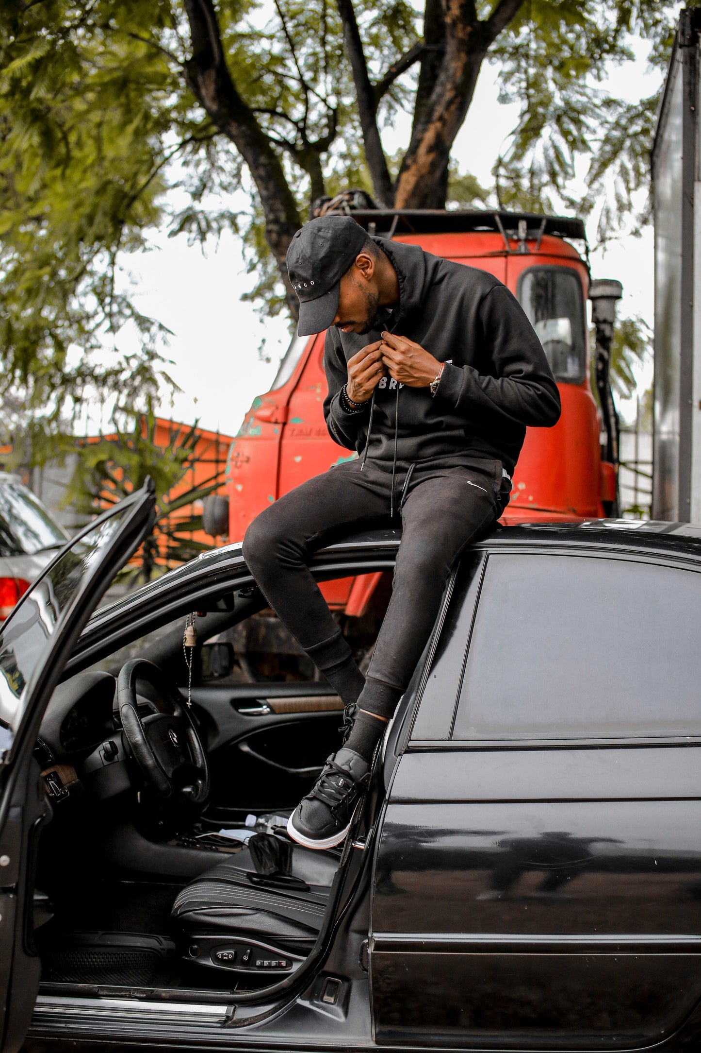 Paris Saint-Germain x Air Jordan 1 Low