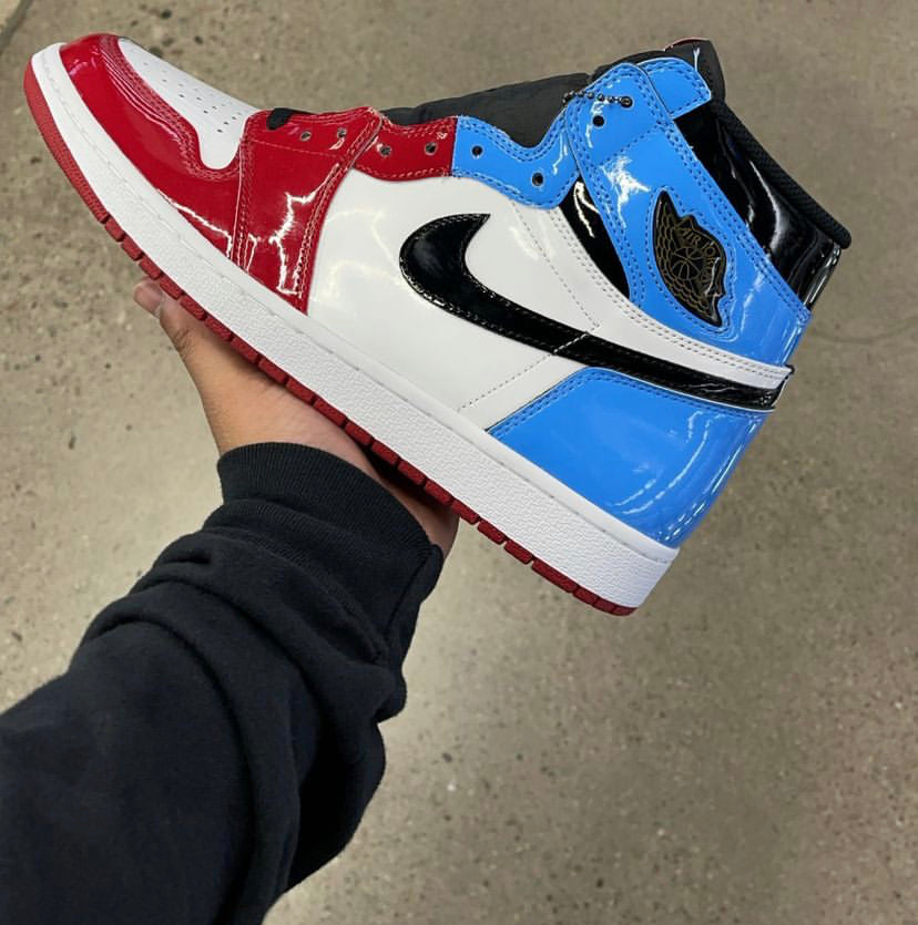 Air Jordan 1 Retro High Fearless UNC Chicago