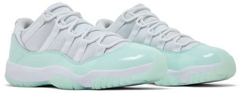 Air Jordan 11 Low WMNS "Igloo"
