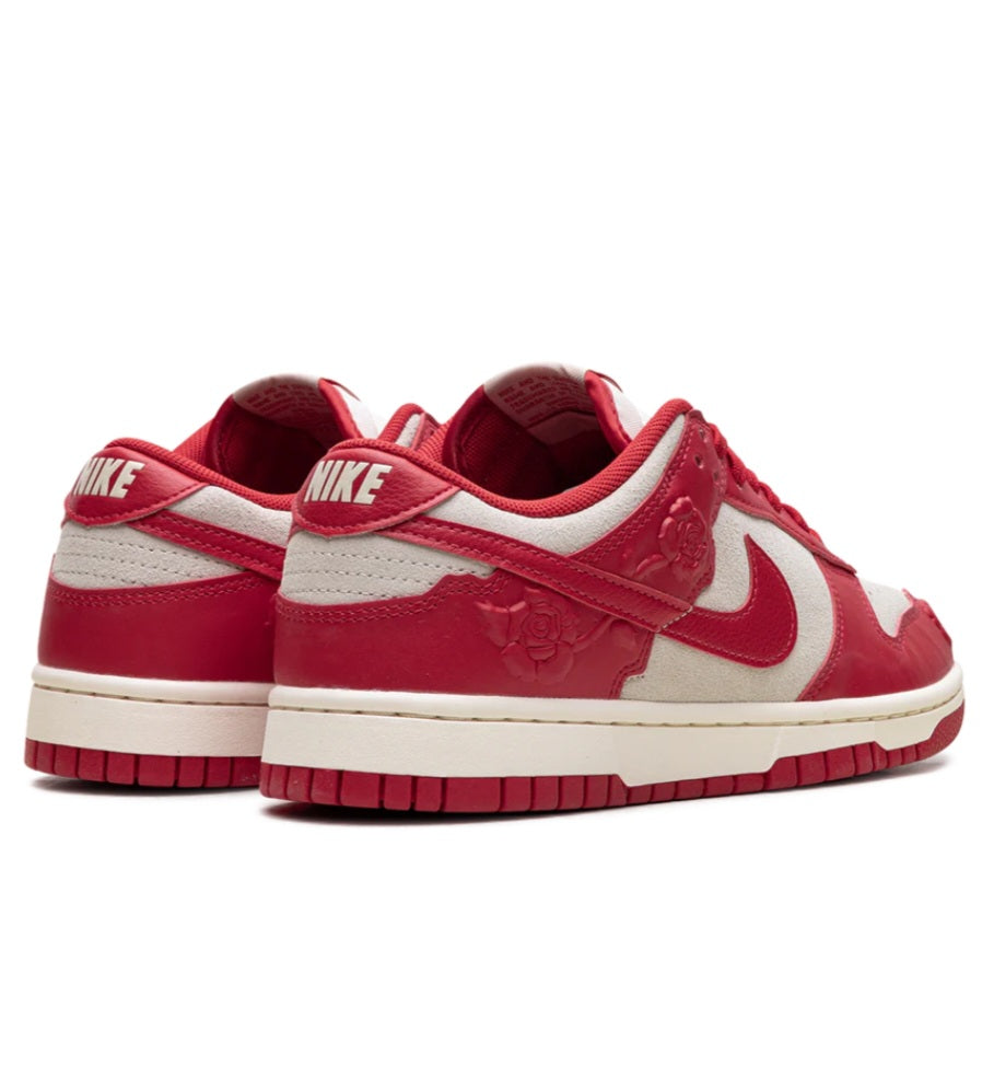 Nike Dunk Low WMNS "Red Roses"