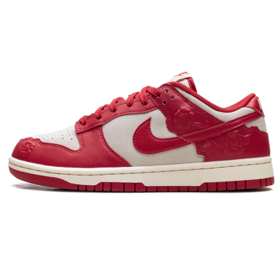 Nike Dunk Low WMNS "Red Roses"