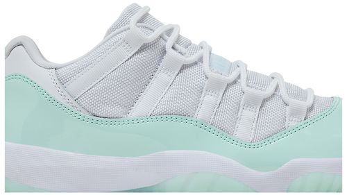 Air Jordan 11 Low WMNS "Igloo"