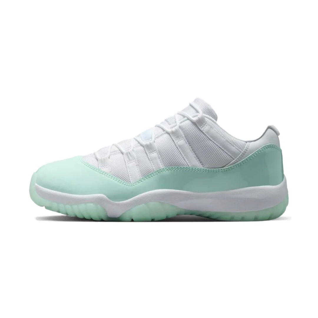 Air Jordan 11 Low WMNS "Igloo"