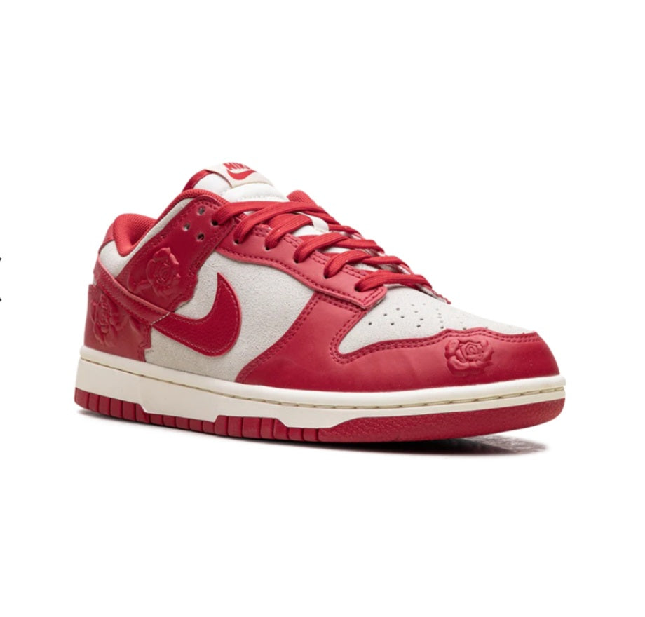 Nike Dunk Low WMNS "Red Roses"