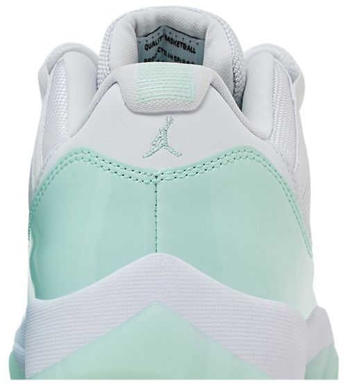 Air Jordan 11 Low WMNS "Igloo"