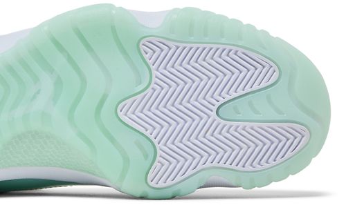 Air Jordan 11 Low WMNS "Igloo"